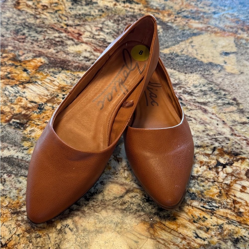 Vionic Brown Leather Flats Sleek Minimalist Design